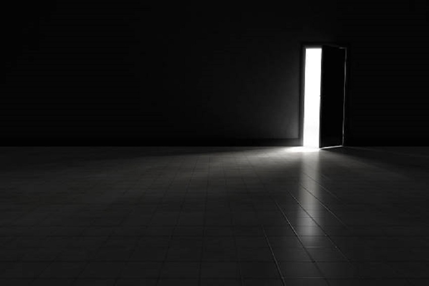 5 Creative Ways to Brighten Dark Room