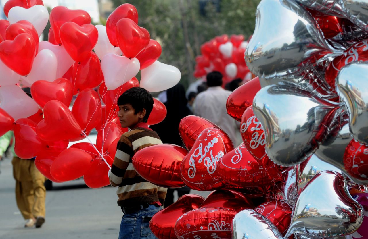 valentine day balloons