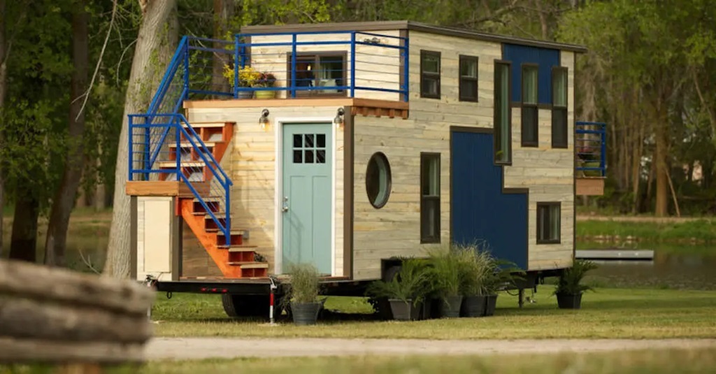 Camper Living: Embrace Tiny Homes on Wheels