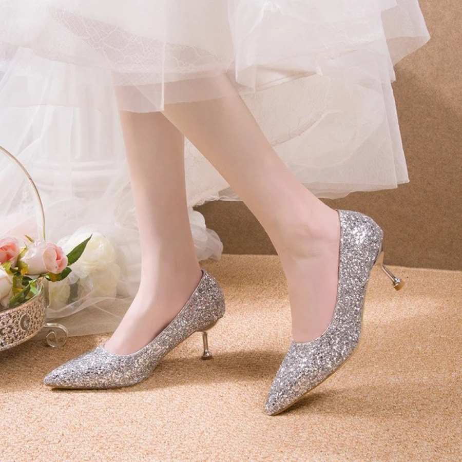 Do silver shoes go with wedding dress