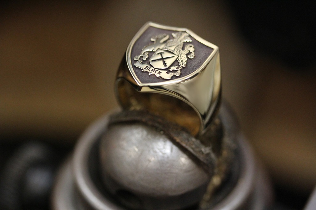 What does the signet ring mean on a family crest?