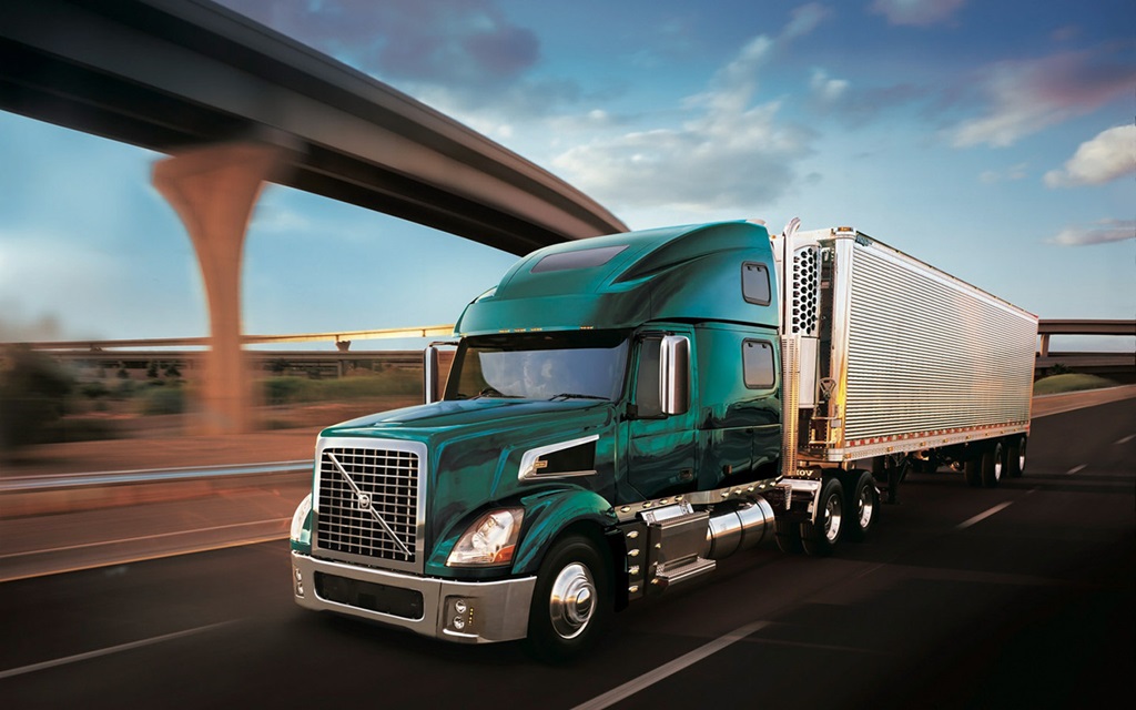 A Semi-Truck Owner’s Essential Maintenance Plan: Keep Your Rig Rolling Smoothly