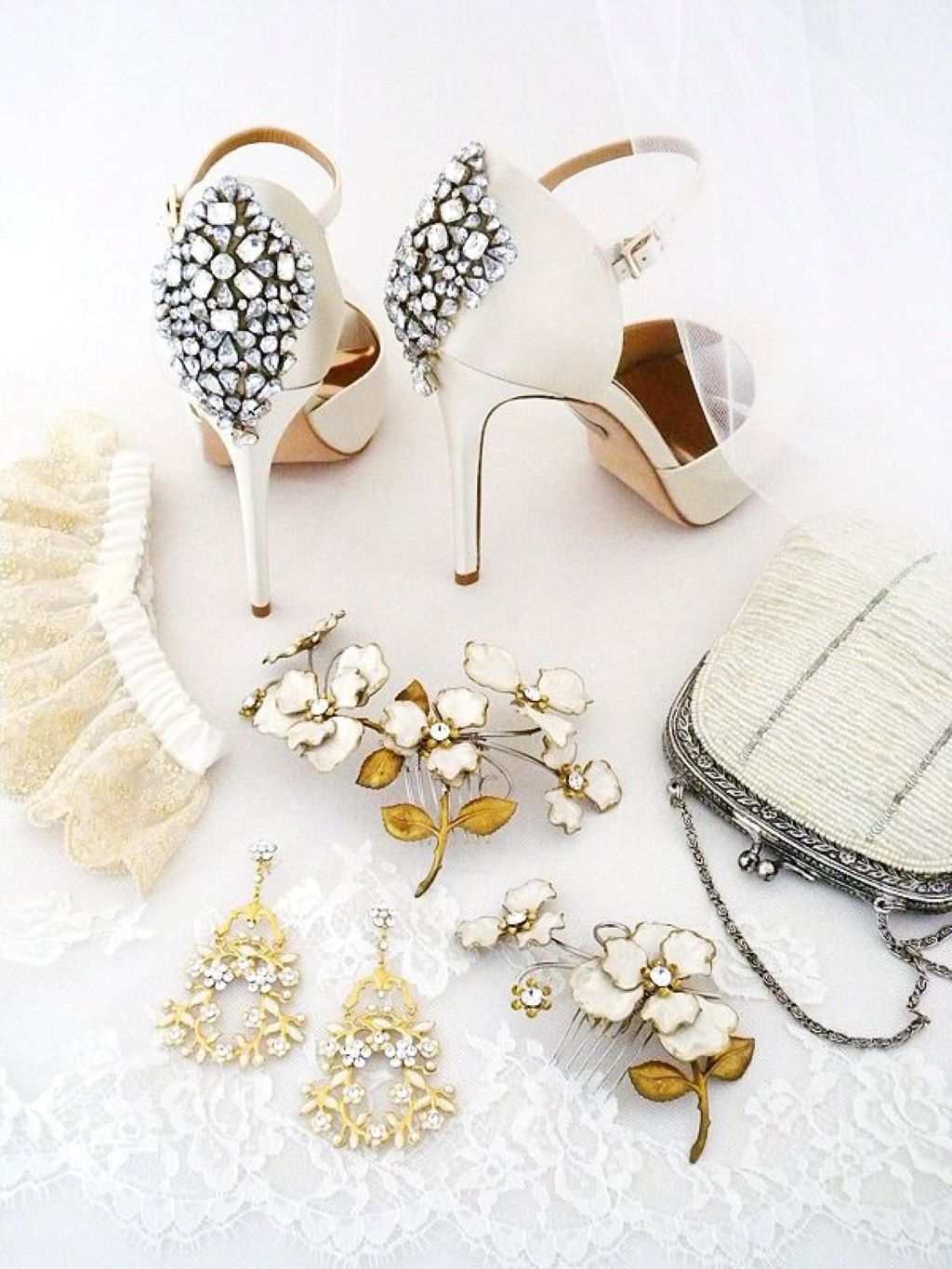 Perfect shoe and jewelry pairings for every occasion gold