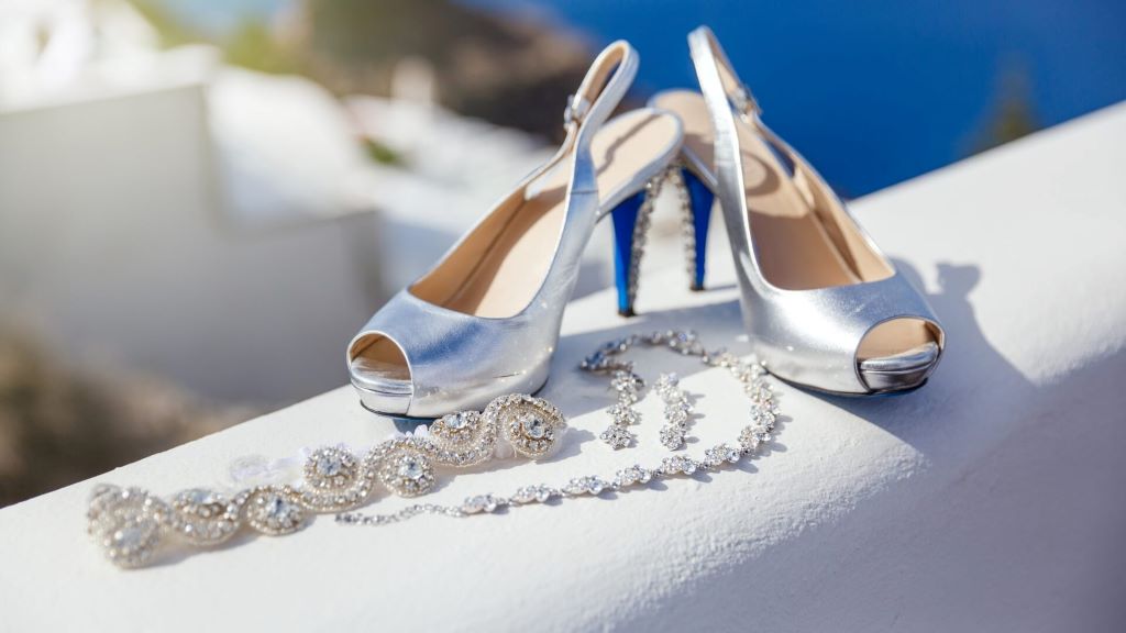 Perfect shoe and jewelry pairings for every occasion silver