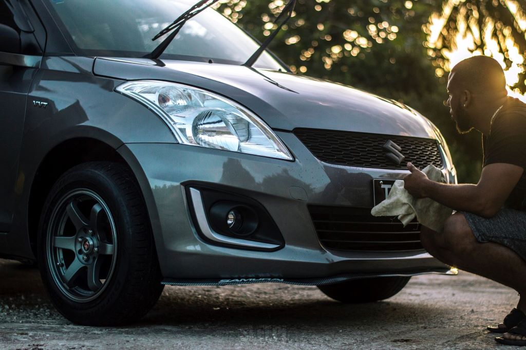 How To Clean Bird Poop Off Car: 7 Safe & Effective Methods